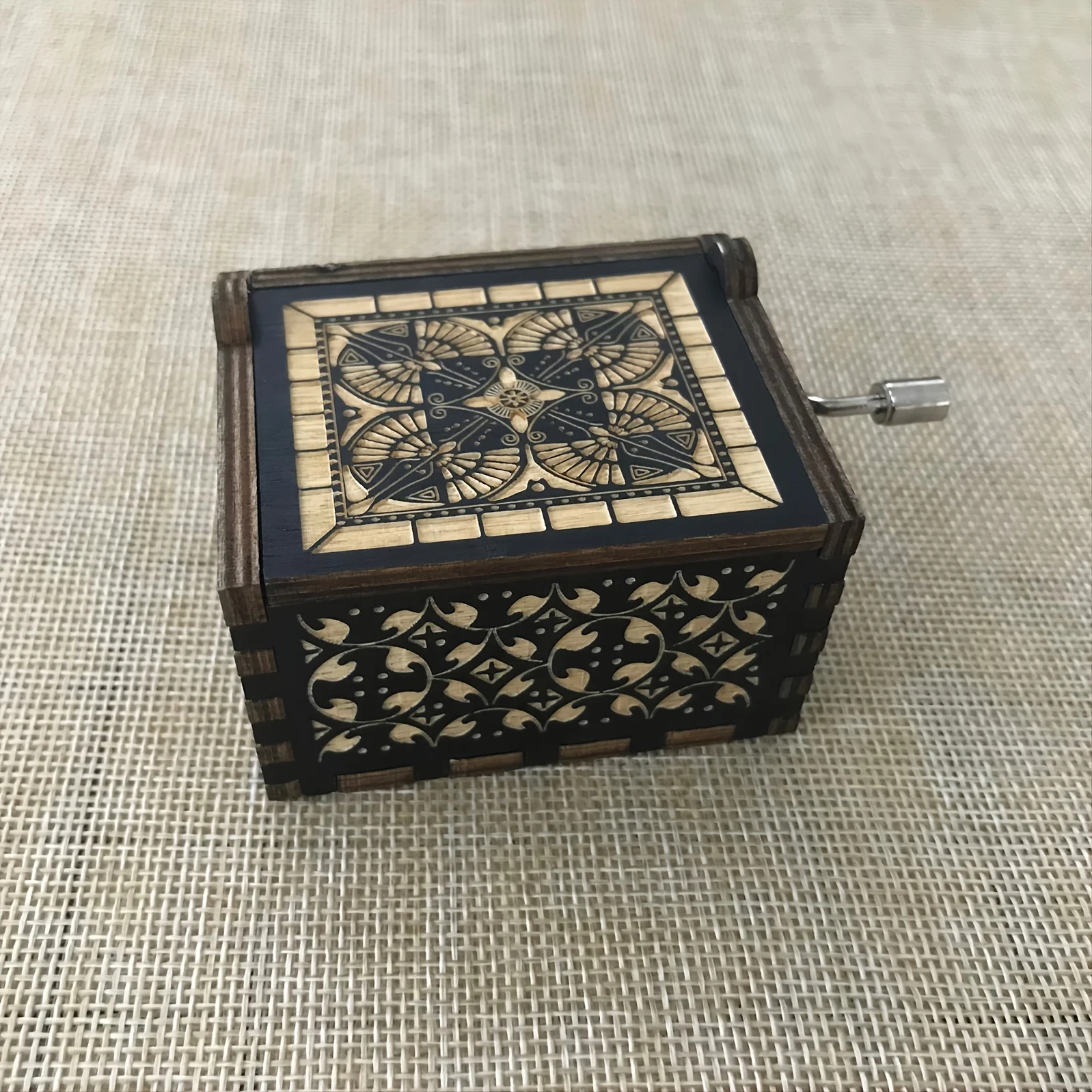 Hand-Cranked Wooden Christmas Music Box – Vintage Carved Decorative Gift - Image 3